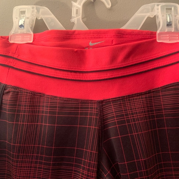 Nike 3/4 Length Athletic Leggings- Women’s Size XS - Picture 2 of 7